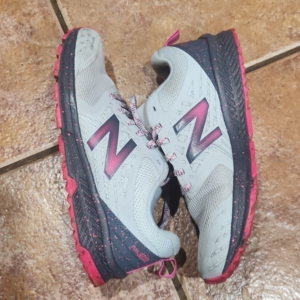 New Balance running Fuelcore women's size 8 Nitrel great condition - Picture 2 of 9